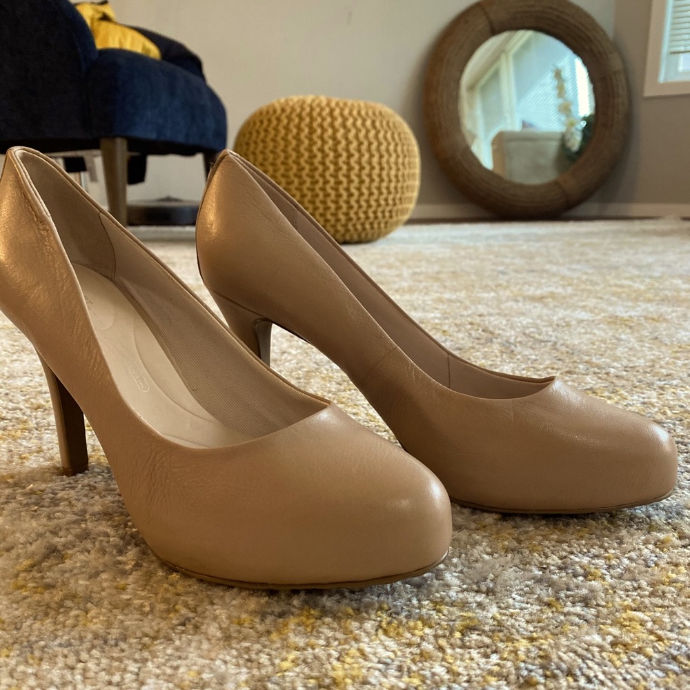 Rockport seven to 7 plain pump